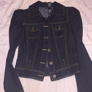 Puffy shoulder denim jacket!